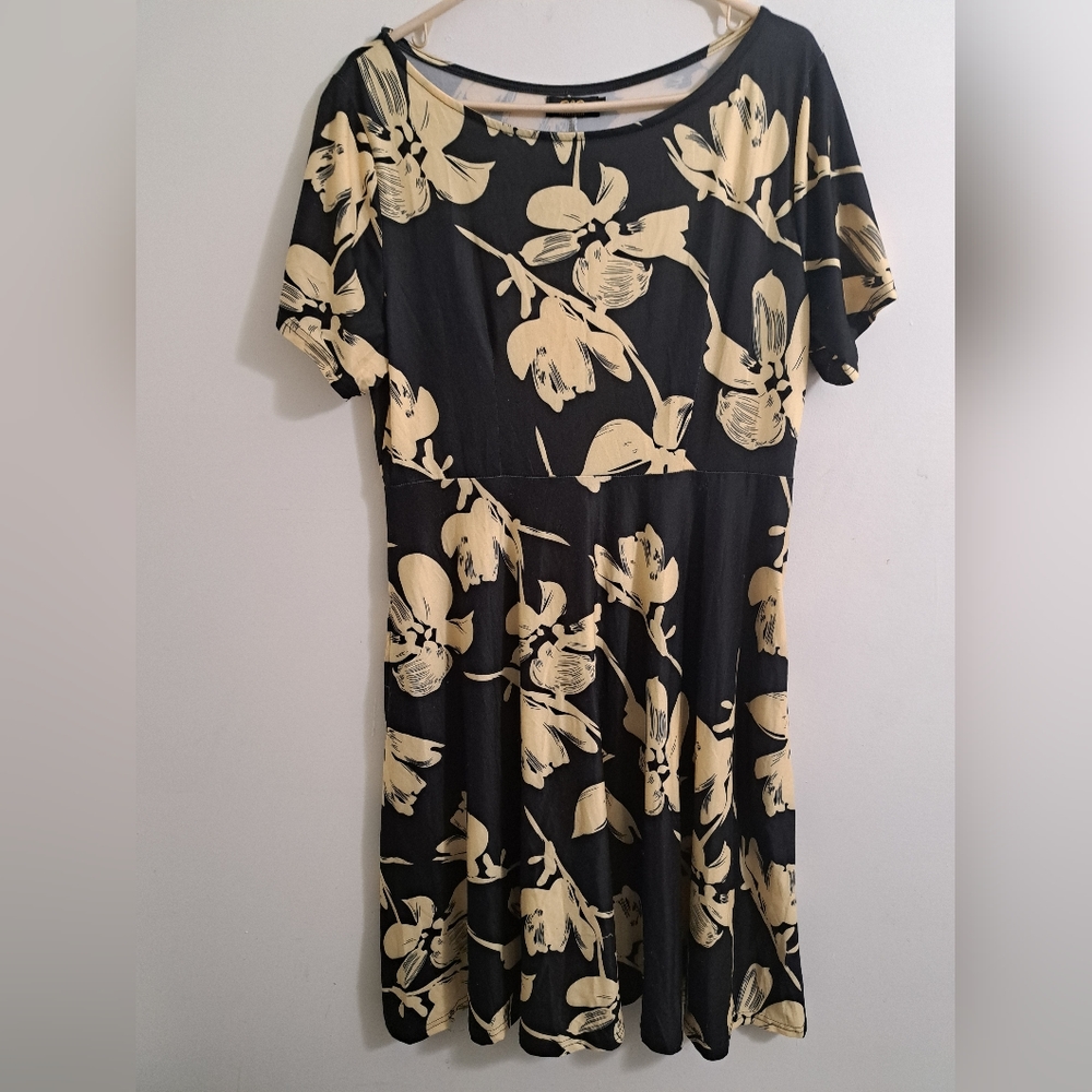 R&B Collection Dress. - Picture 3 of 4
